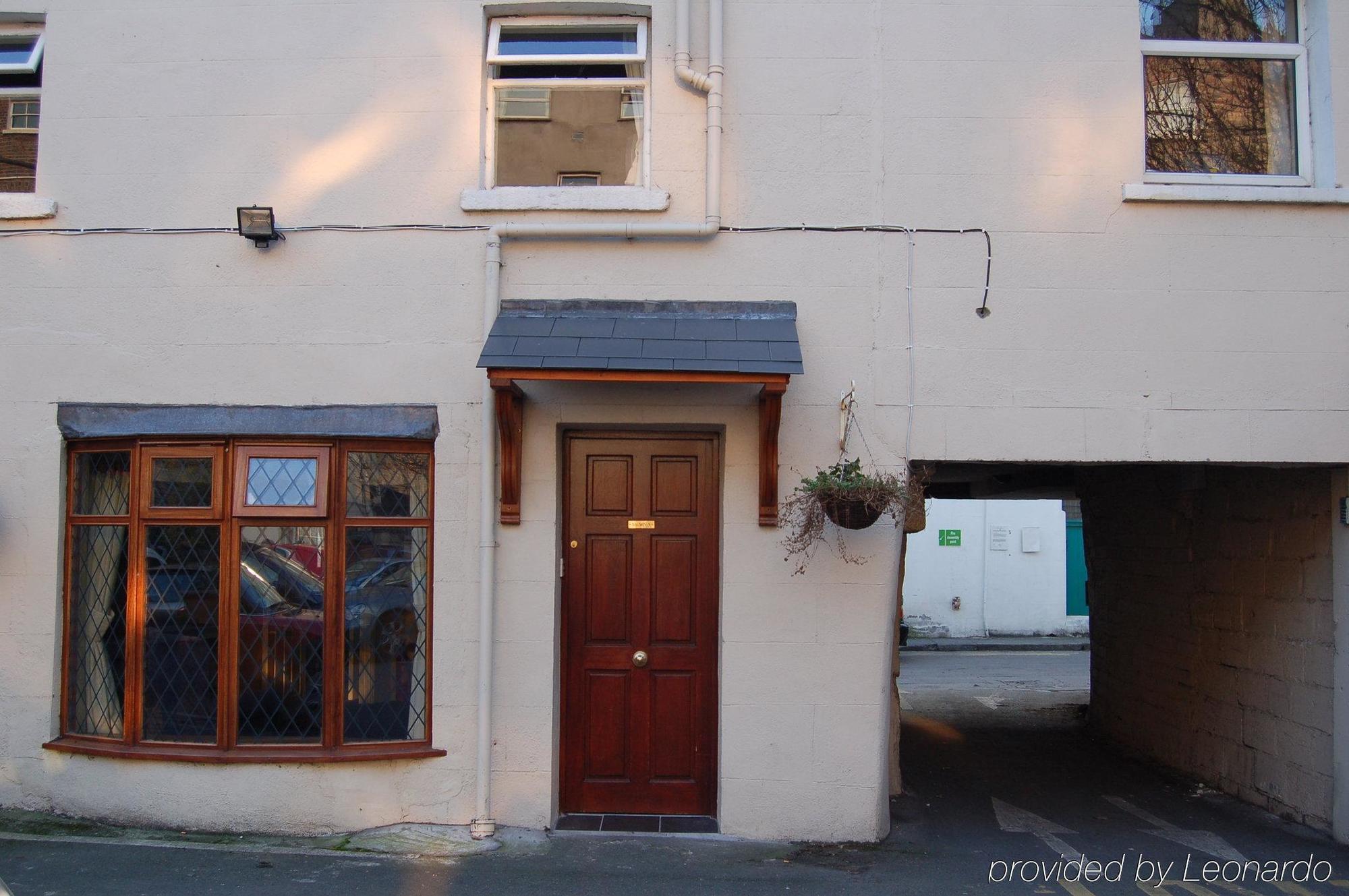 Latchfords Self Catering Apartments Дублин Экстерьер фото